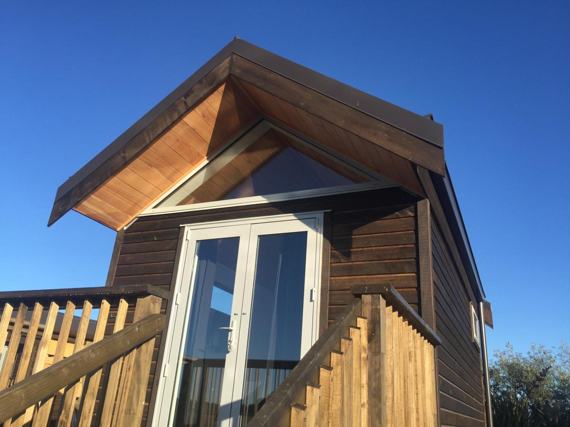 Отель Appleby House & Rabbit Island Huts Mapua Экстерьер фото